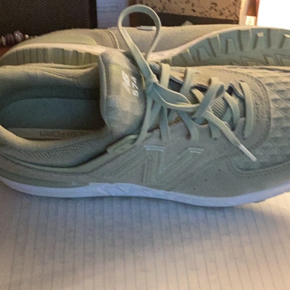 New Balance beautiful green shoes Size 10 - Picture 4 of 5